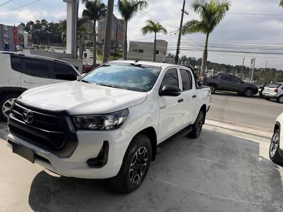 TOYOTA HILUX 2.8 D-4D TURBO DIESEL CD POWER PACK 4X4 AUTOMÁTICO